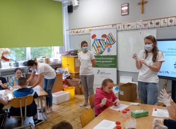 Powiększ obraz: Uczniowie klas III na warsztatach z genetyki 